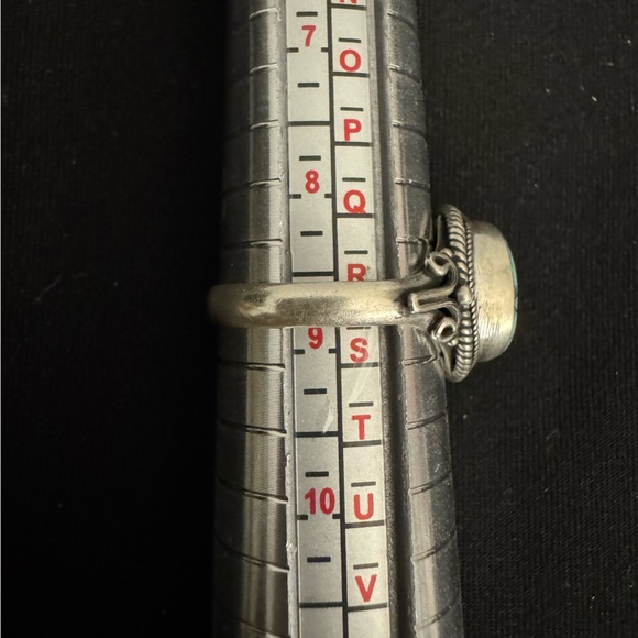 Vintage Sterling Silver Turquoise Ring - Picture 8 of 9